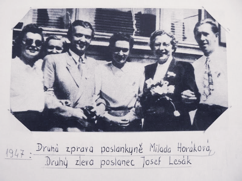Poslanec Josef Lesák s poslankyní Miladou Horákovou v roce 1947.