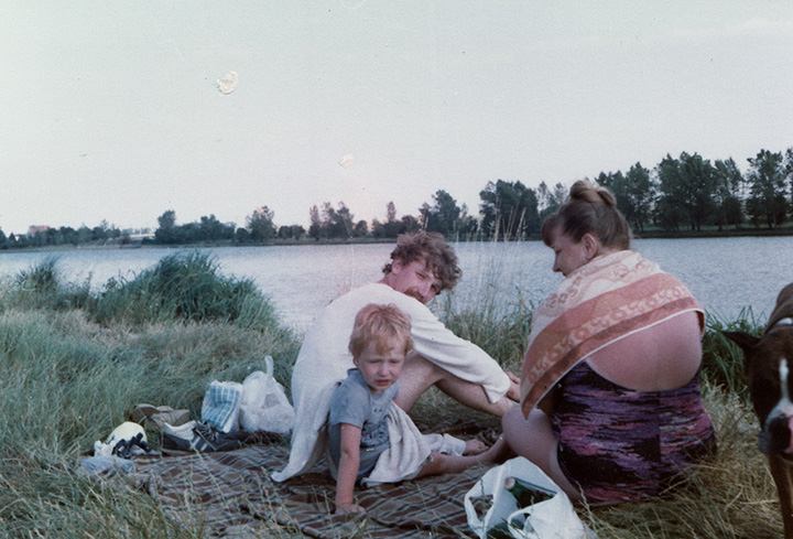 Červenec 1988 na útěku – předstíraná dovolená. S maminkou Naděždou a synem Davidem Zdroj: Paměť národa
