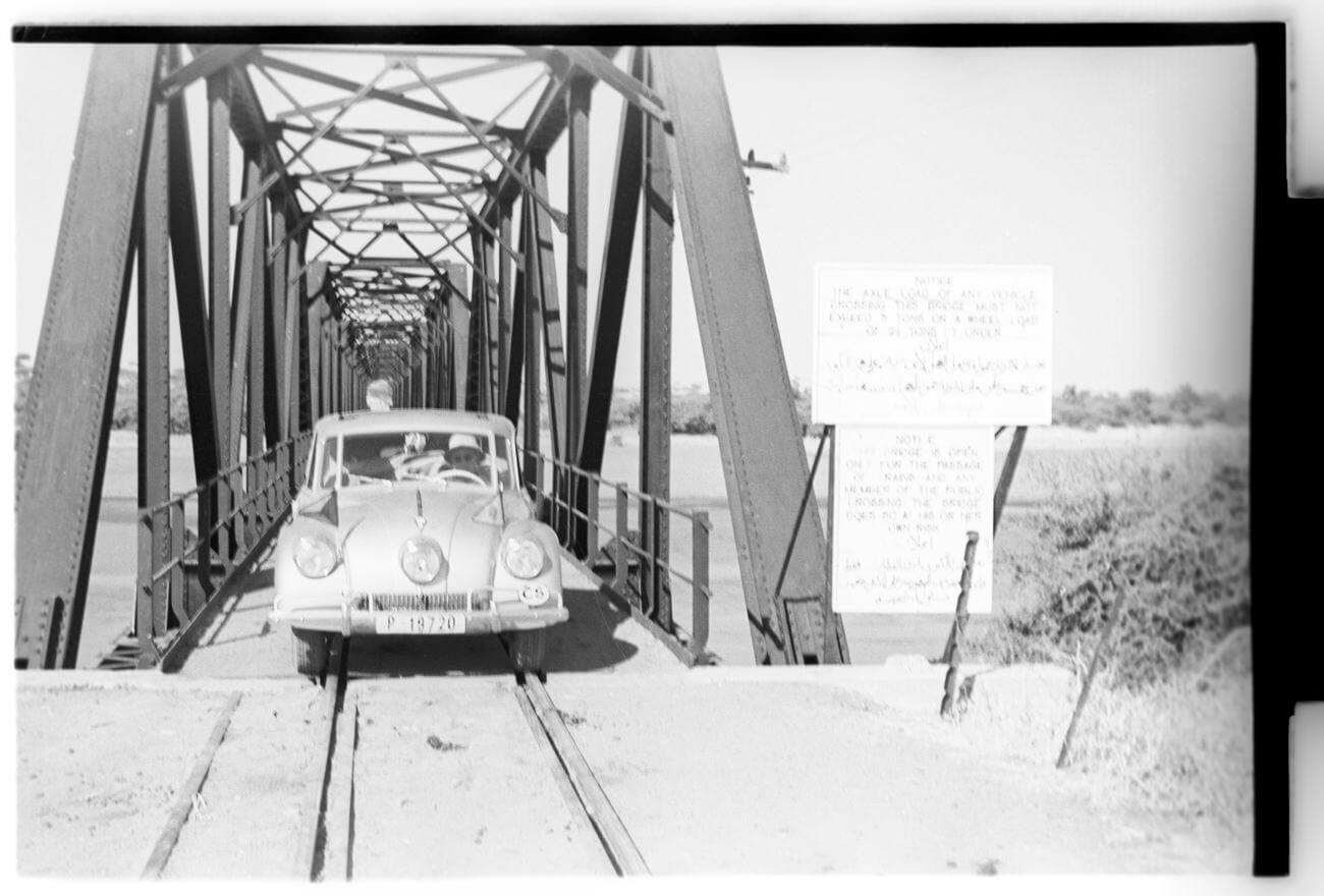 vozovka a žel. most Butana Bridge 1947