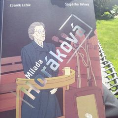 Dneska tématicky. Některý události se musí připomínat neustále, zvlášť v dnešní době... #miladahorakova#dnesctu#tipnaknihu#hrdinka#argo#miladahorakova70#svobodanenisamozrejmost