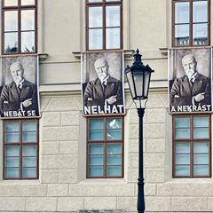 Zvedáme hlas za Bělorusko✊🏻🤞🏻, připomínáme si okupaci z roku 68✌🏻, ale uvědomujeme si, že v posledních letech i my žijeme v plíživě se ustavující totalitní vládě jednoho muže✖️, bývalého agenta StB🕸, která nám osekává svobody🤐, a nejen pomocí lživé propagandy, stranických a úřednických pohůnků,  peněz přidělovaných vybraným skupinám společnosti a nyní i zneužití strachu z viru 😷se z nás pokouší udělat 💩stádo? #freedom #fightforfreedom #freepress #freedomofspeech #nedamese #bojujzasvobodu #ceskobezbabise #svoboda #svobodaprovsechny #freedomforall #neverforget68 #rememberpast #think #dontbescared #coronavirus #againsttotalitarism #wordsarepowerful #svobodanenisamozrejmost