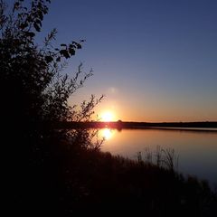 🌄🌅 Když slunce zapadá,  něco si přej a vnímej kolem sebe ten klid, to ticho a věř v kouzlo...
Kdo věří na kouzla a zázraky, tomu se dějí.

#zazrakysedeji #kdojimveri #ticho #klid #svobodanenisamozrejmost #svoboda #zázrak #pokora #radost #přátelství #slova #štěstí #šťastnější #produkty #šejk