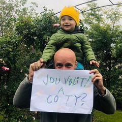 Jdu volit, protože chci pro to štěstí co mi sedí za krkem svobodnou, nezruinovanou, nerozkradenou republiku. Jdu volit, protože je to způsob jak věci změnit! Jdu volit, abych se tomu prckovi jednou mohl podívat do očí a říct mu, že mě si estébák, který si kupuje hlasy za budoucnost našich vnuků, nikdy nekoupil.

#jduvolit #svobodanenisamozrejmost #volby2020 #kazdyhlassepocita