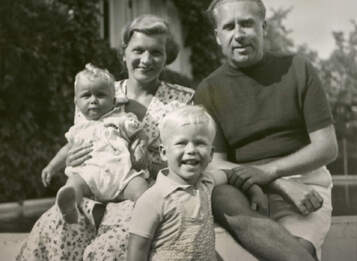 Rodina Havlova na Havlově, začátek 40. let 20. století. Zdroj: Archiv Ivana M. Havla / Knihovna Václava Havla