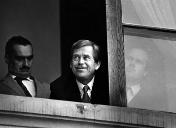 Karel Schwarzenberg a Václav Havel na Pražském hradě, 90. léta 20. století. Zdroj: Karel Cudlín / Knihovna Václava Havla